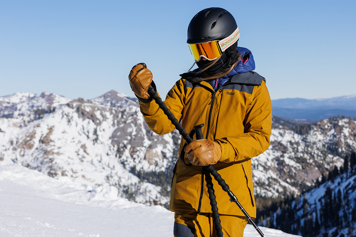 From Slope to City: Insulated Jackets for the Modern Adventurer 25 From Slope to City: Insulated Jackets for the Modern Adventurer