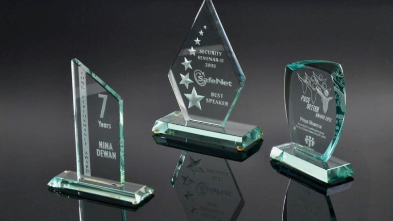 How Glass Trophies Inspire Achievement and Recognize Excellence 26 How Glass Trophies Inspire Achievement and Recognize Excellence